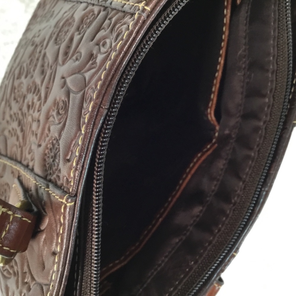 FOSSIL TWO TONED LEATHER EMBOSSED PURSE/HANDBAG - Picture 9 of 13